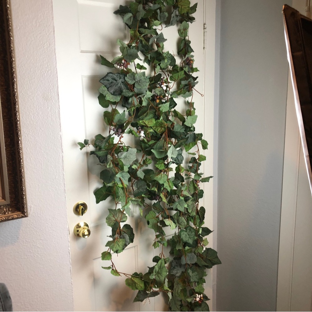GARLAND Grapes & Leaves Ivy 6’ long each X 6 garlands @ $13 each Silk +